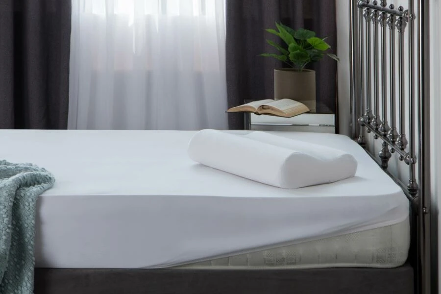 Belledorm Jersey White 38cm Fitted Sheet 2 Belledorm Jersey White 38cm Fitted Sheet - Image 2